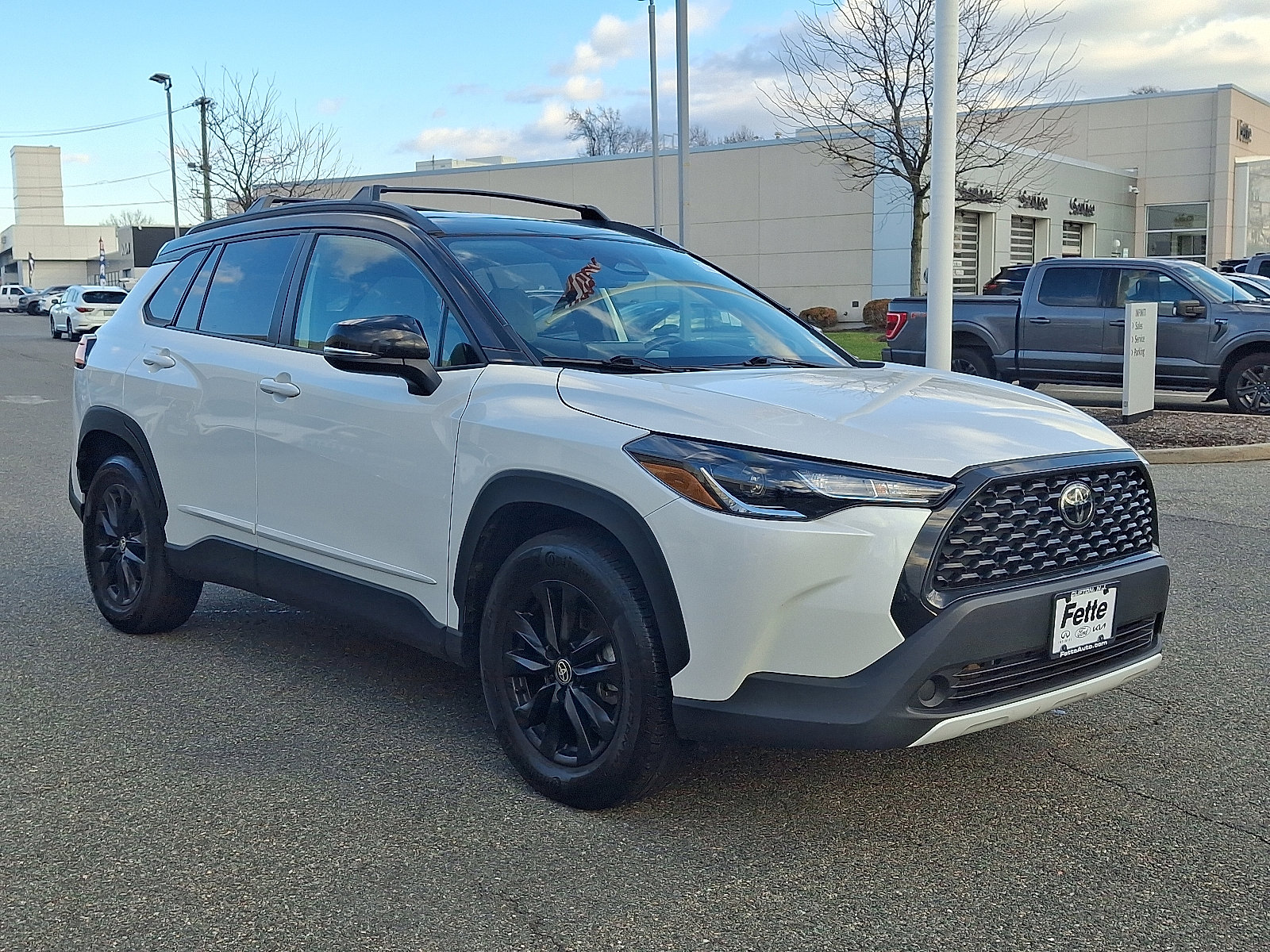 Used 2023 Toyota Corolla Cross LE image 3