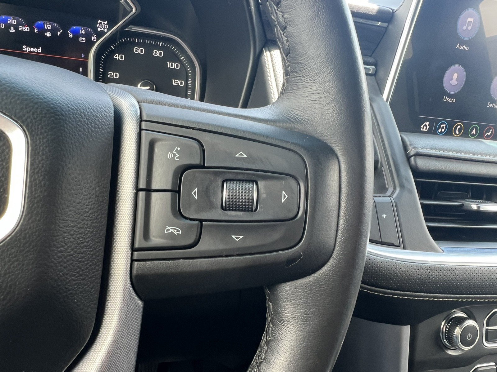 Used 2021 GMC Yukon XL SLT w/ SLT Premium Package AWD/4WD image 28