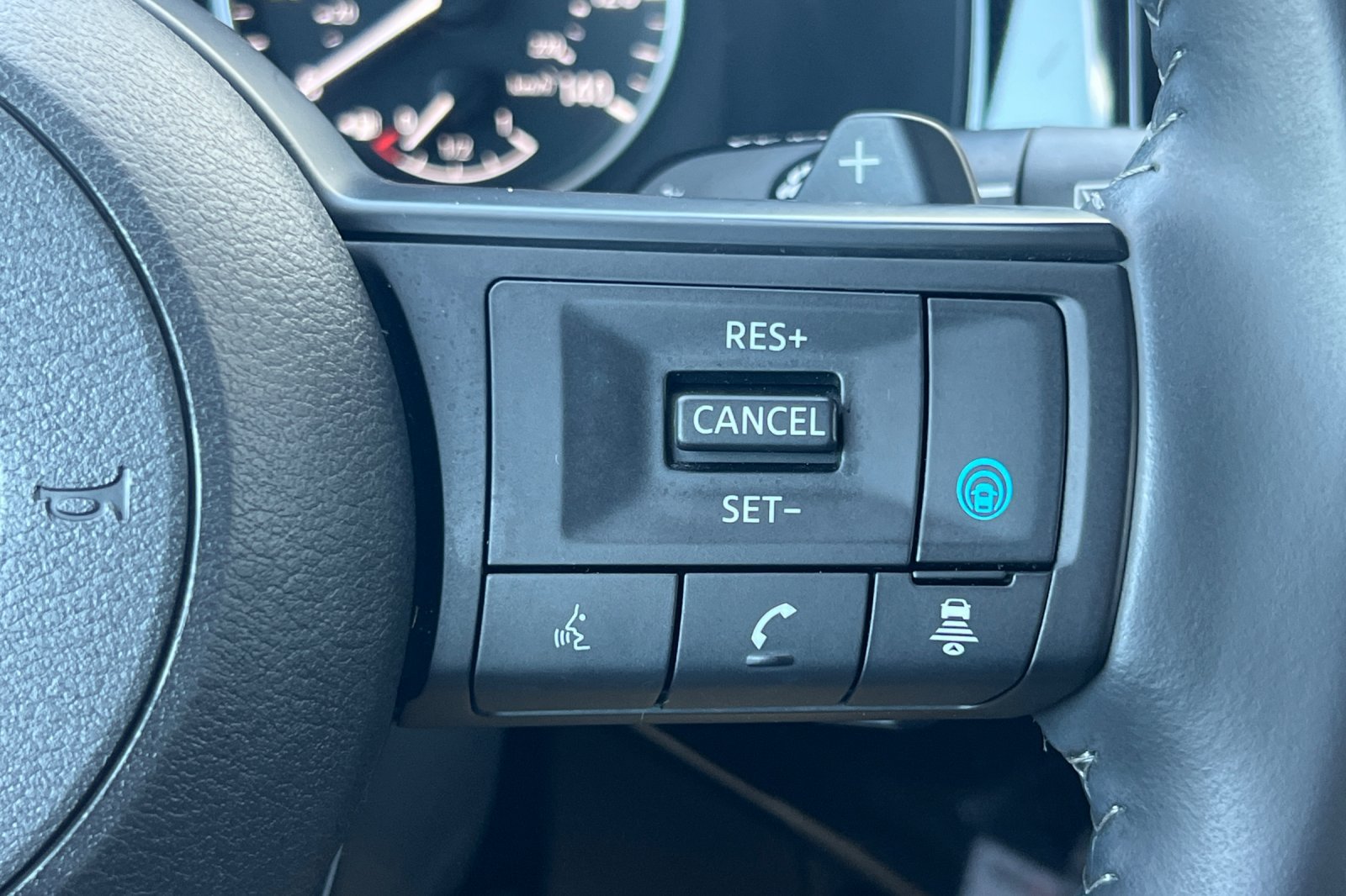 Certified 2025 Nissan Pathfinder SV FWD image 29
