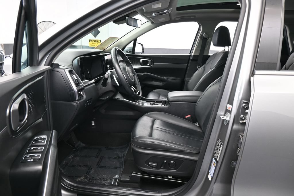 Used 2023 Kia Sorento EX w/ Panoramic Sunroof Package FWD image 10