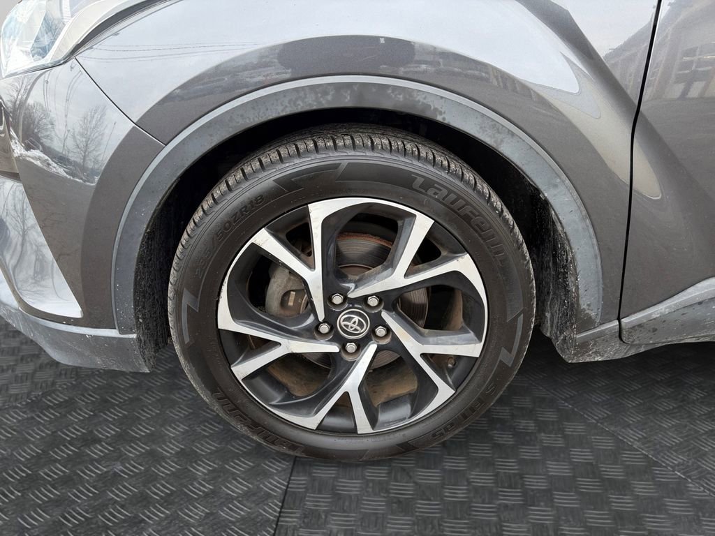 Used 2019 Toyota C-HR XLE image 9