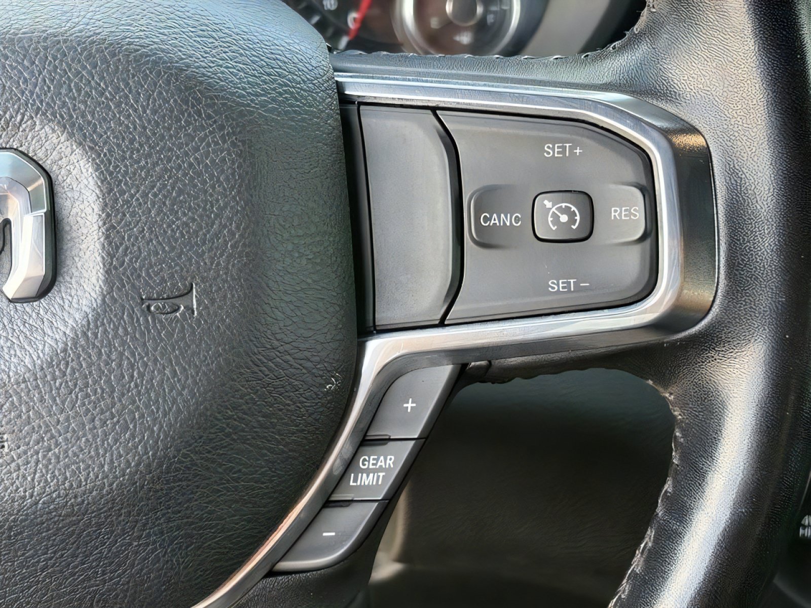 Used 2024 RAM 1500 Laramie AWD/4WD image 14