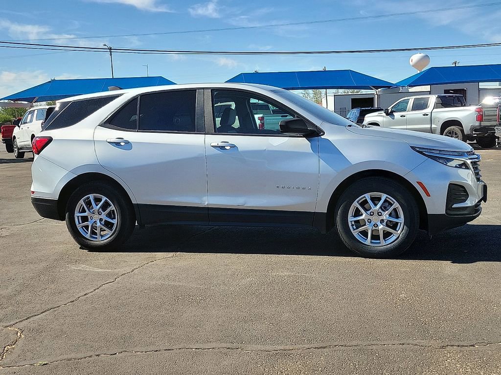 Used 2022 Chevrolet Equinox LS w/ LS Convenience Package FWD image 5