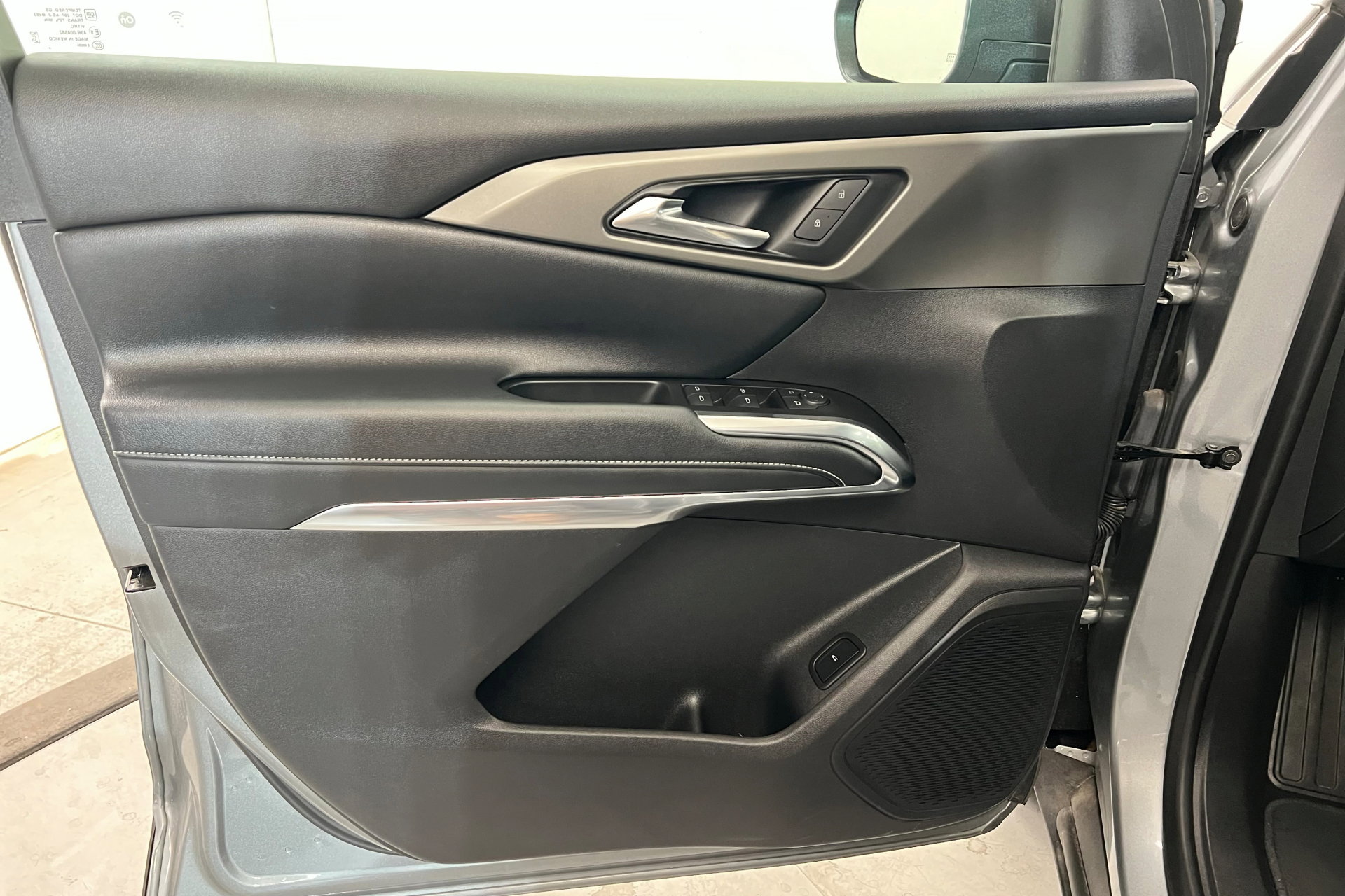 Certified 2025 Chevrolet Traverse LT image 15