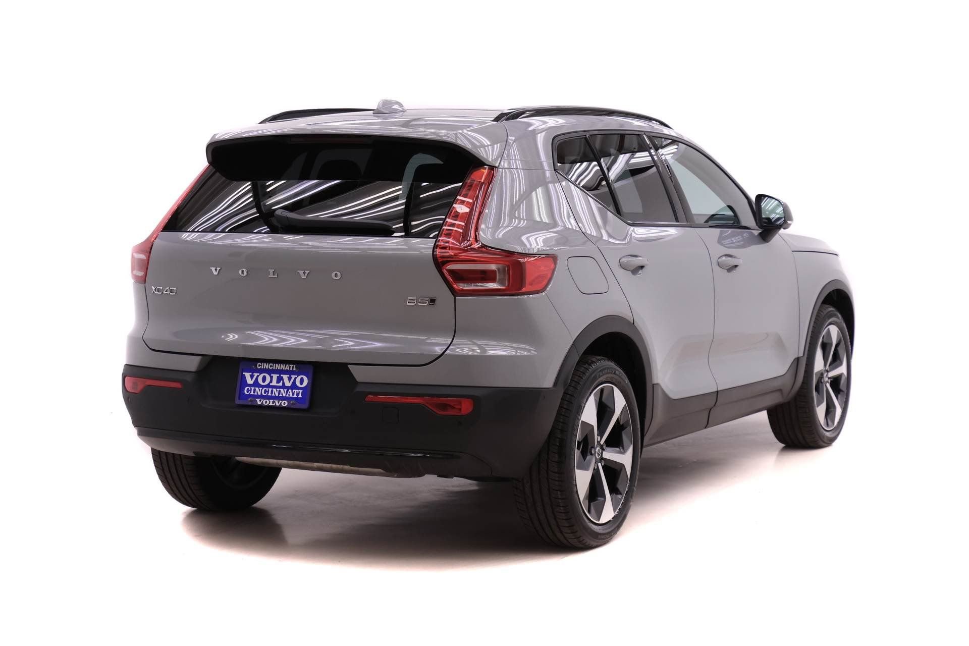 New 2026 Volvo XC40 B5 Plus w/ Protection Package Premier AWD/4WD image 4