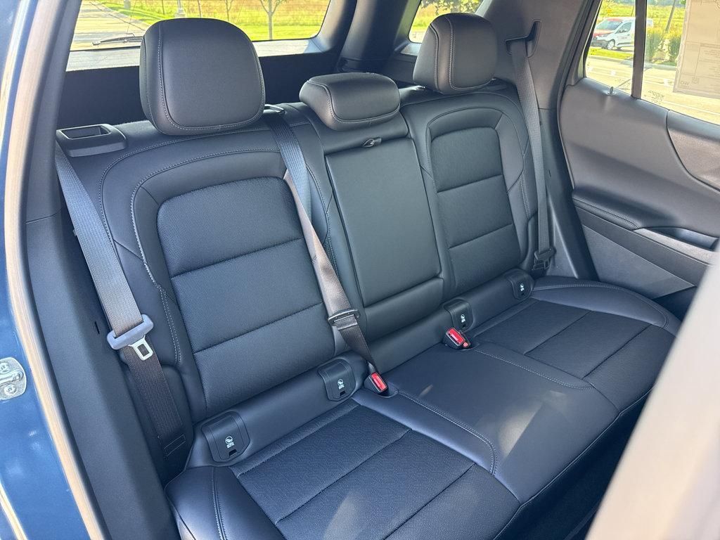 New 2027 Chevrolet Equinox LT w/ Convenience Package II AWD/4WD image 43