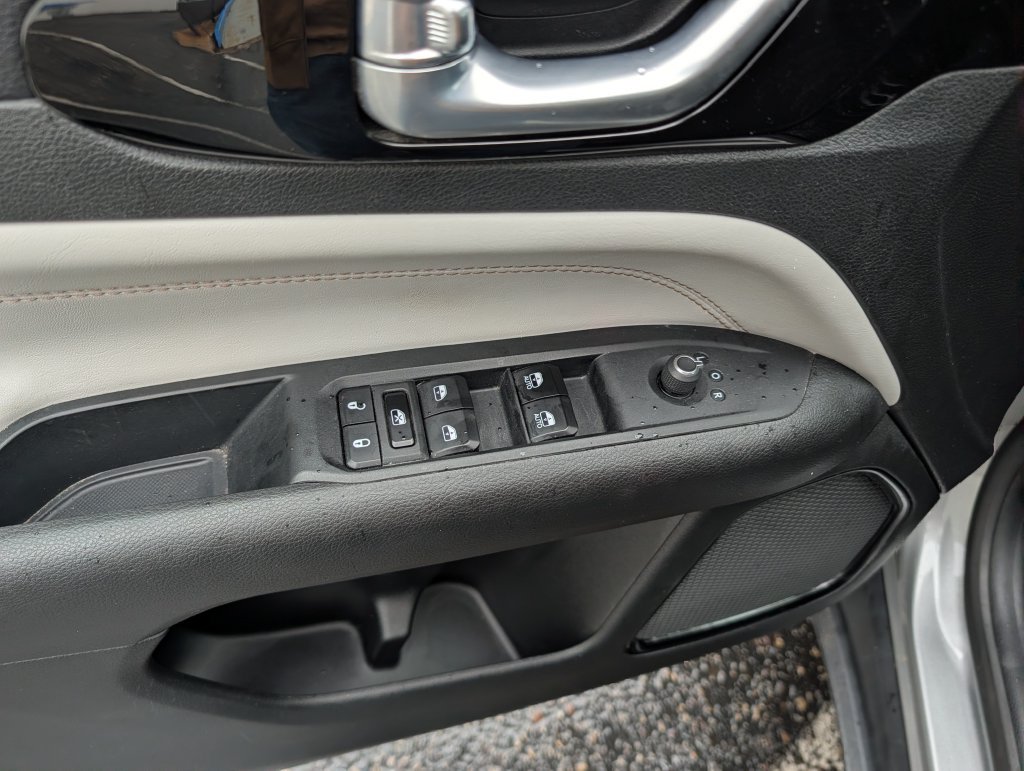 Used 2023 Jeep Compass Limited AWD/4WD image 15