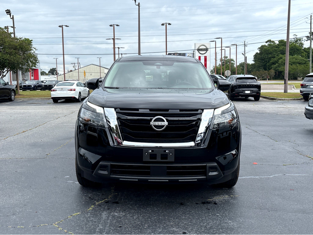 Used 2025 Nissan Pathfinder S FWD image 2