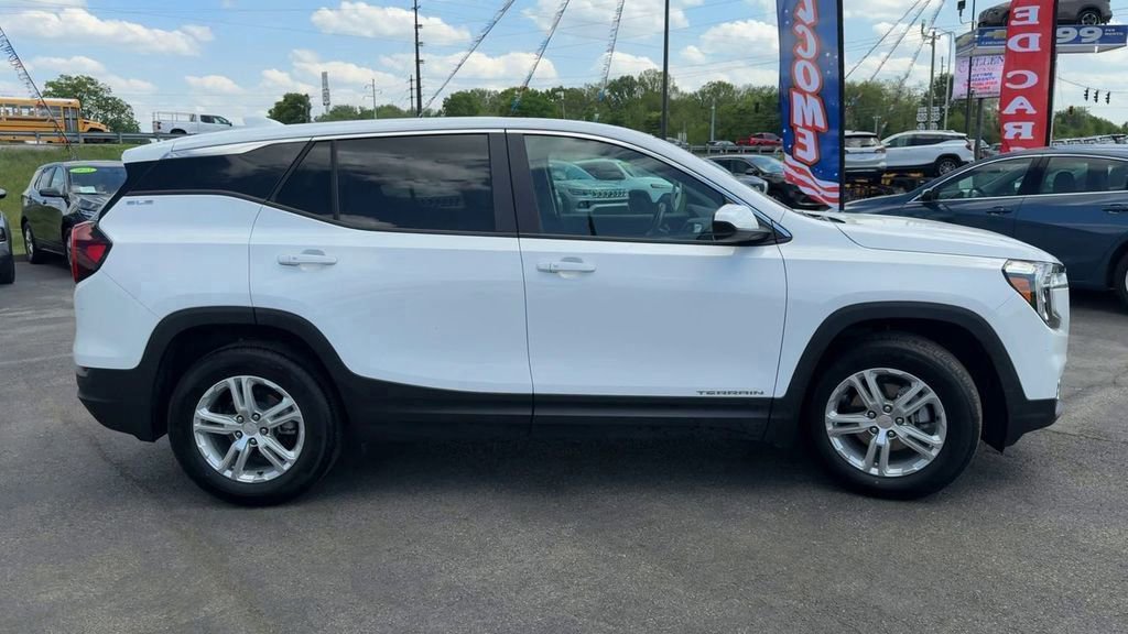 Used 2024 GMC Terrain SLE FWD image 8