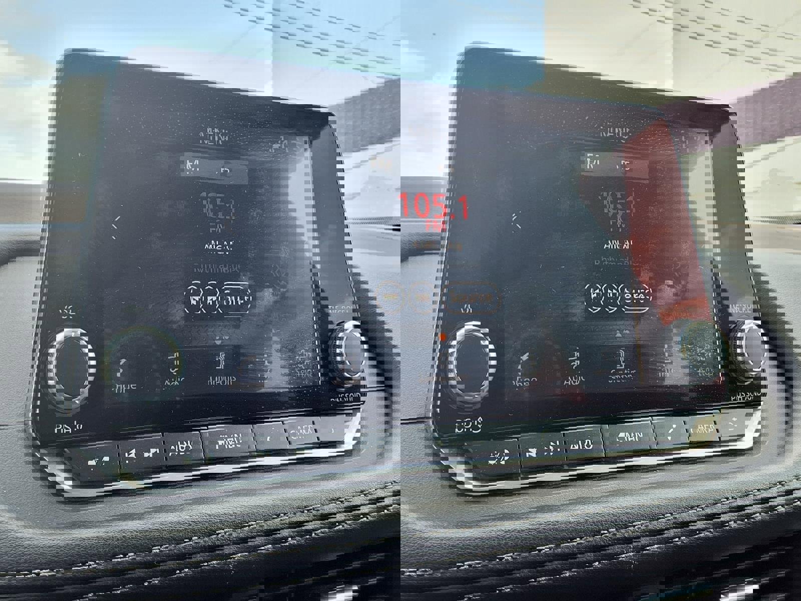 Used 2023 Nissan Rogue SV image 10