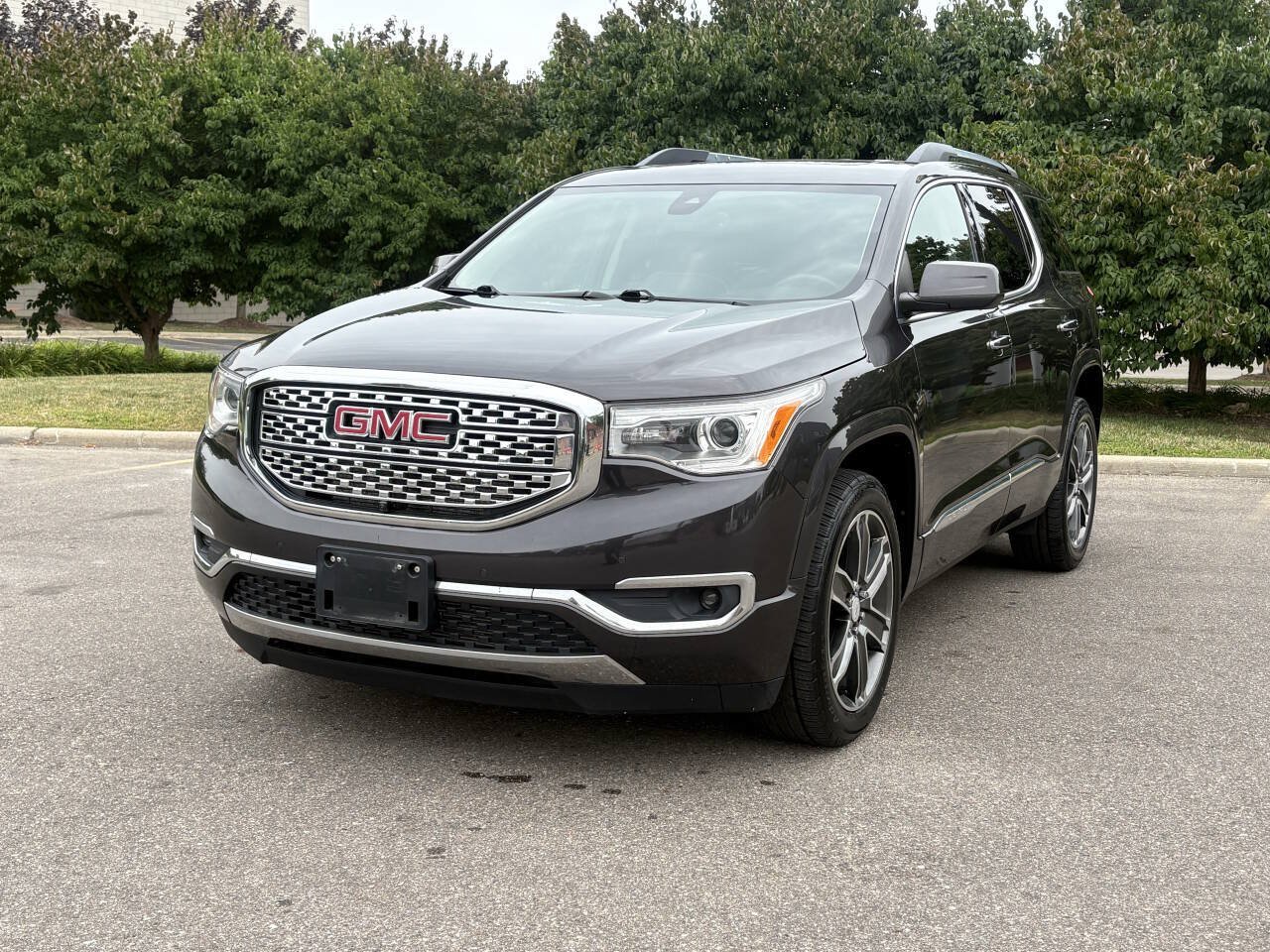 Used 2019 GMC Acadia Denali w/ Technology Package AWD/4WD image 4