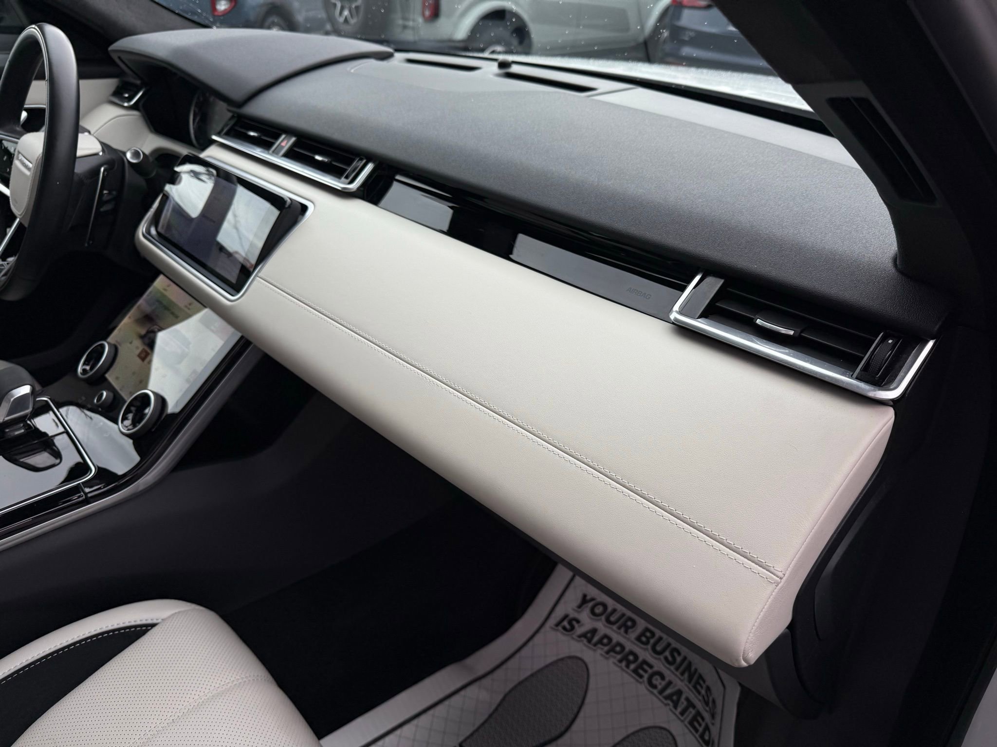 Used 2023 Land Rover Range Rover Velar R-Dynamic S image 23