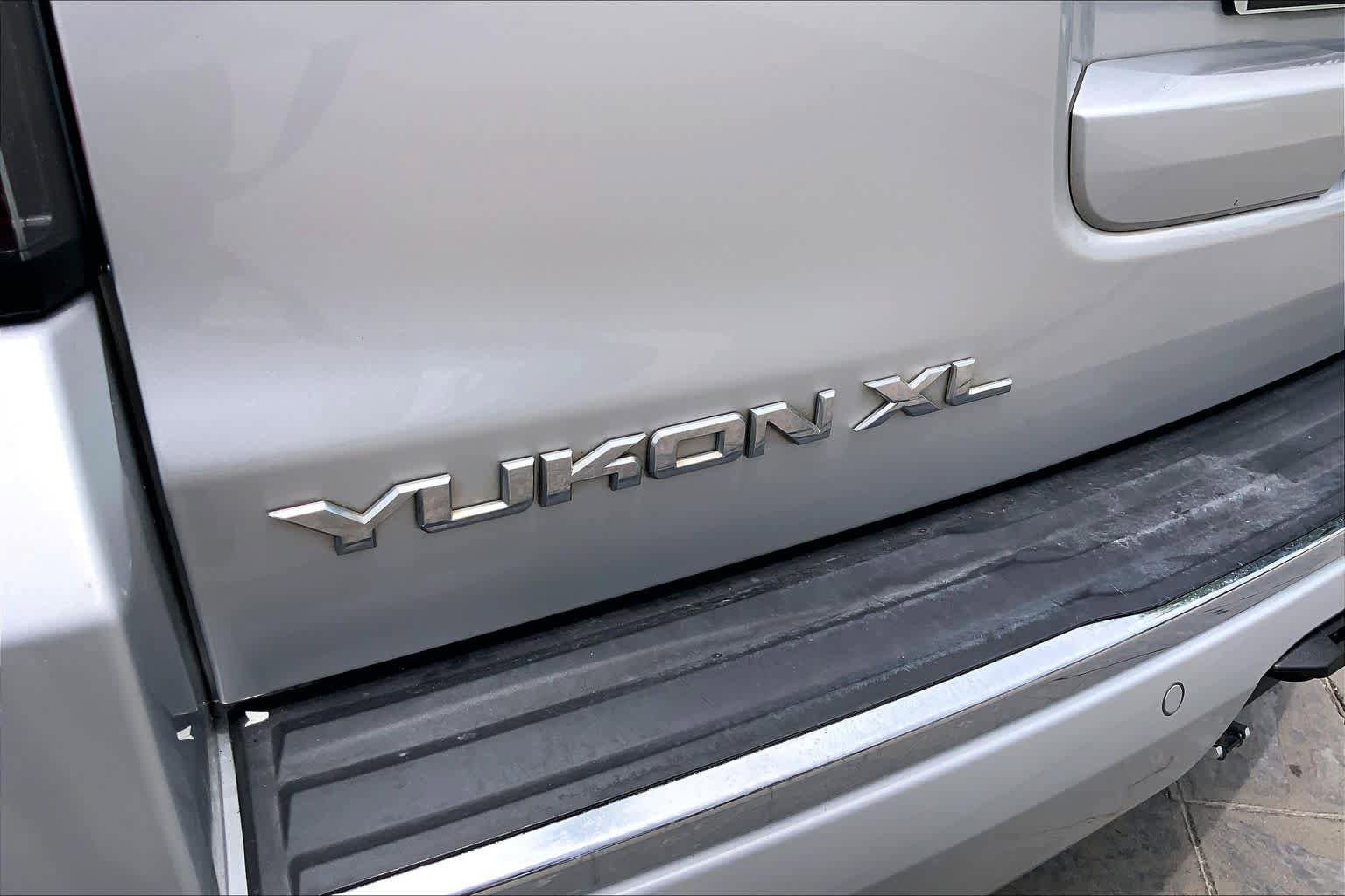 Used 2016 GMC Yukon XL Denali w/ Open Road Package RWD image 9