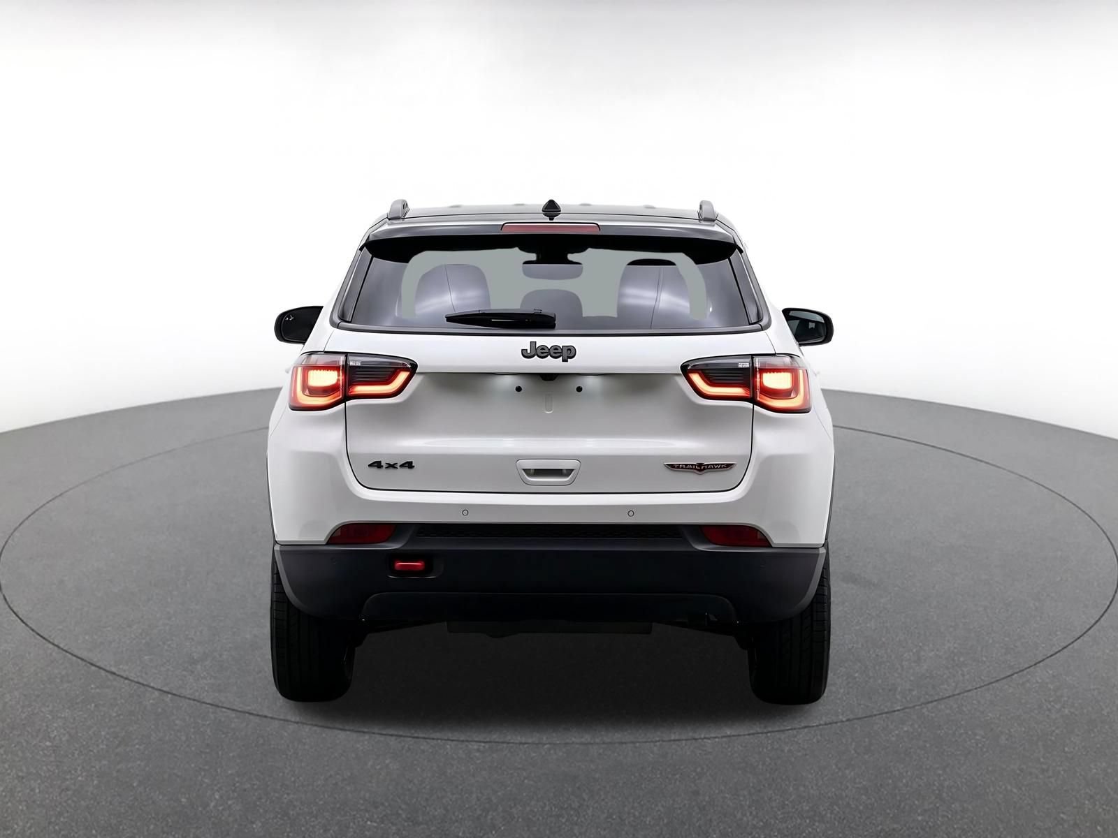 Used 2025 Jeep Compass Trailhawk AWD/4WD image 8