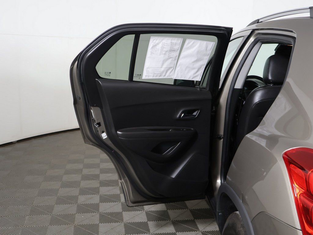 Used 2020 Chevrolet Trax LT w/ Driver Confidence Package image 17