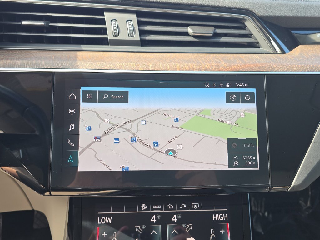 Used 2024 Audi Q8 e-tron Premium AWD/4WD image 17