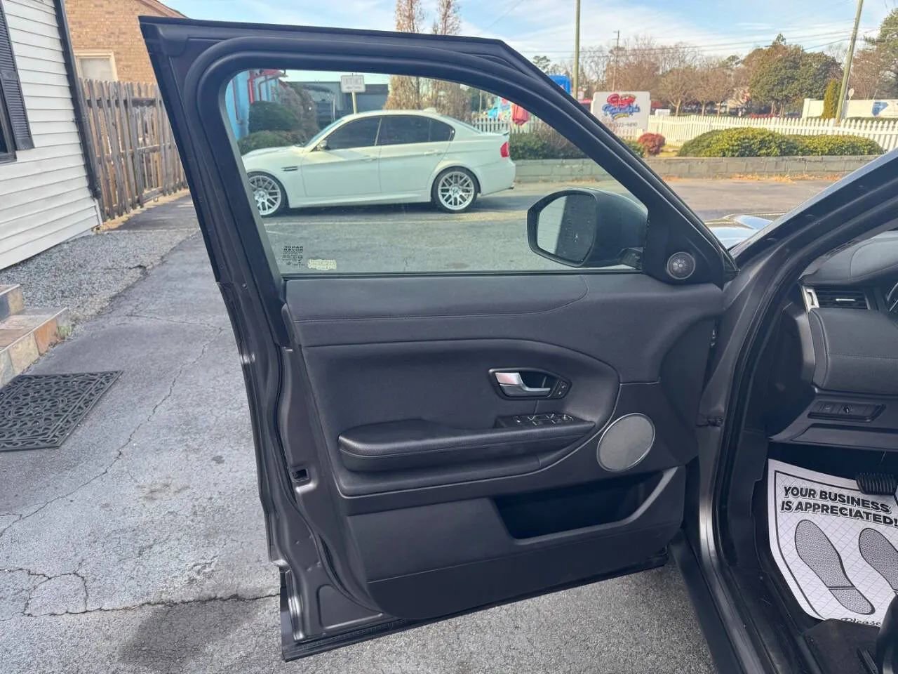 Used 2017 Land Rover Range Rover Evoque SE image 12