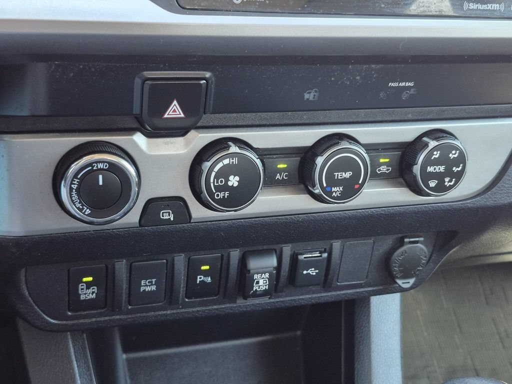 Used 2020 Toyota Tacoma SR5 AWD/4WD image 15