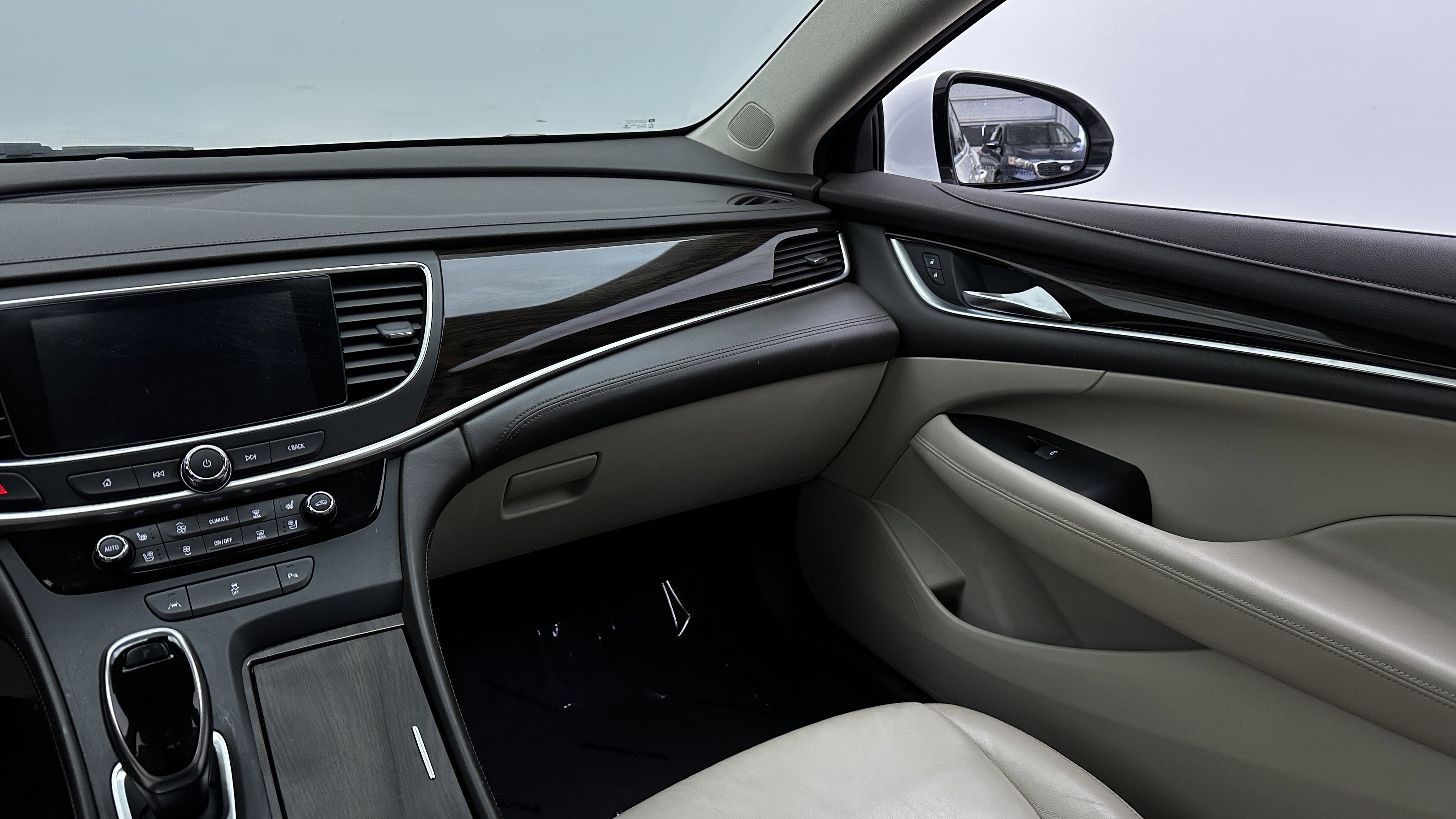 Used 2017 Buick LaCrosse Premium image 23