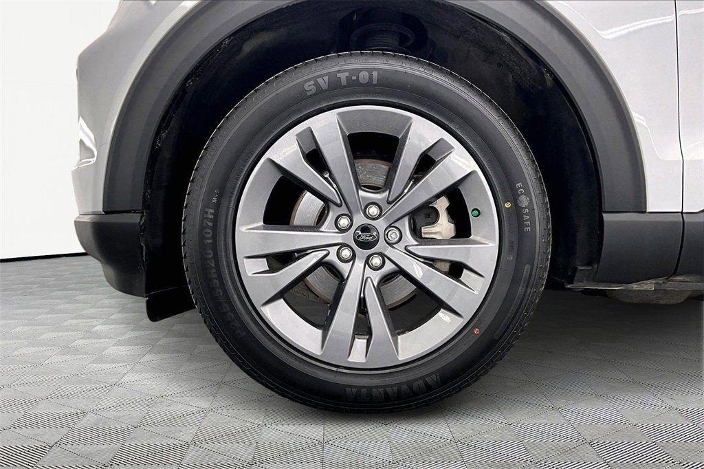 Used 2022 Ford Explorer XLT w/ Equipment Group 202A image 9