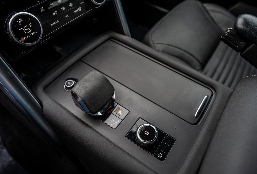 Used 2023 Land Rover Discovery S R-Dynamic image 12