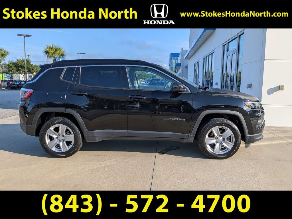 Used 2022 Jeep Compass Latitude w/ Sun and Sound Group AWD/4WD image 3