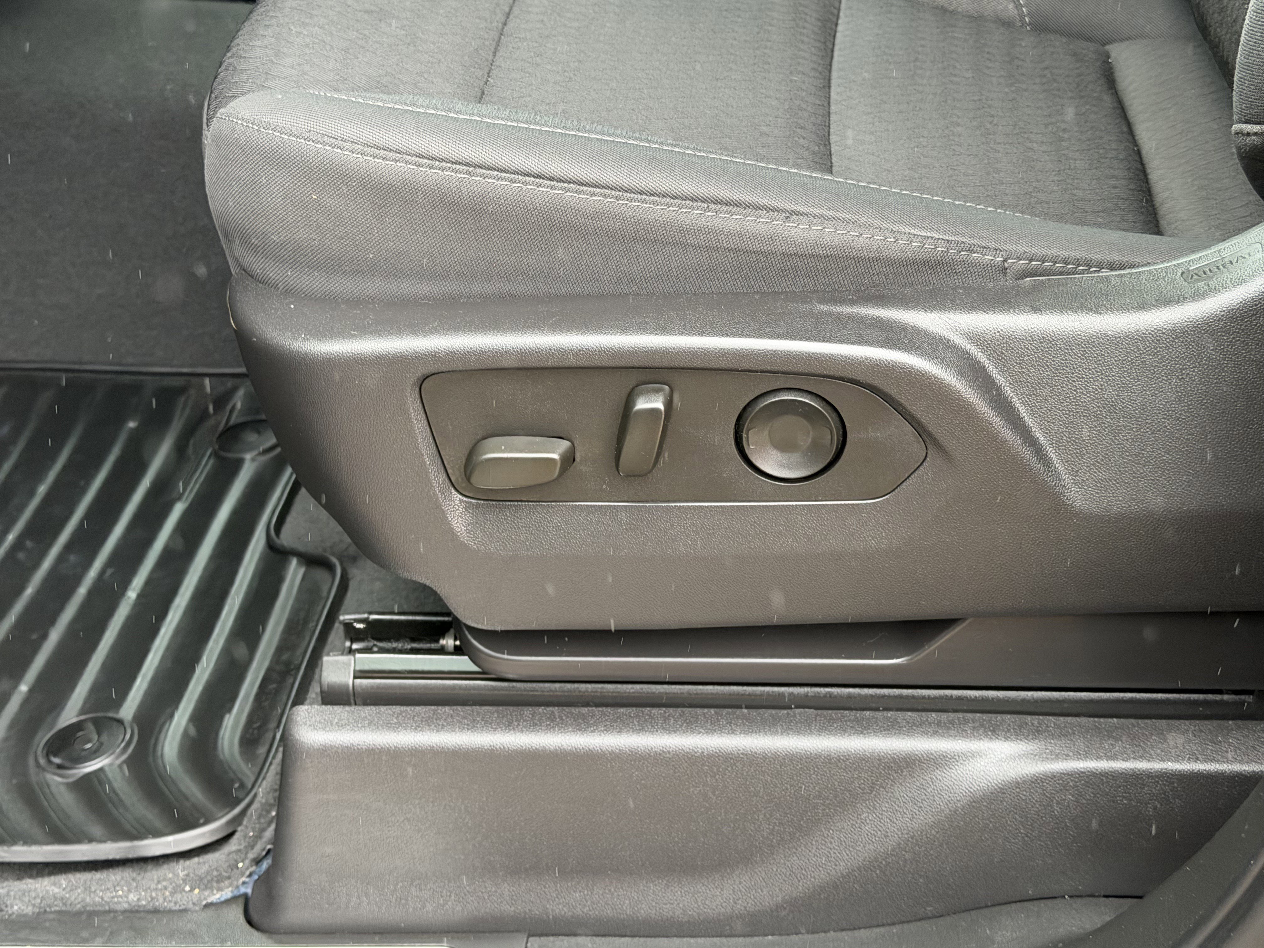 Used 2024 Chevrolet Silverado 1500 LT RWD image 17