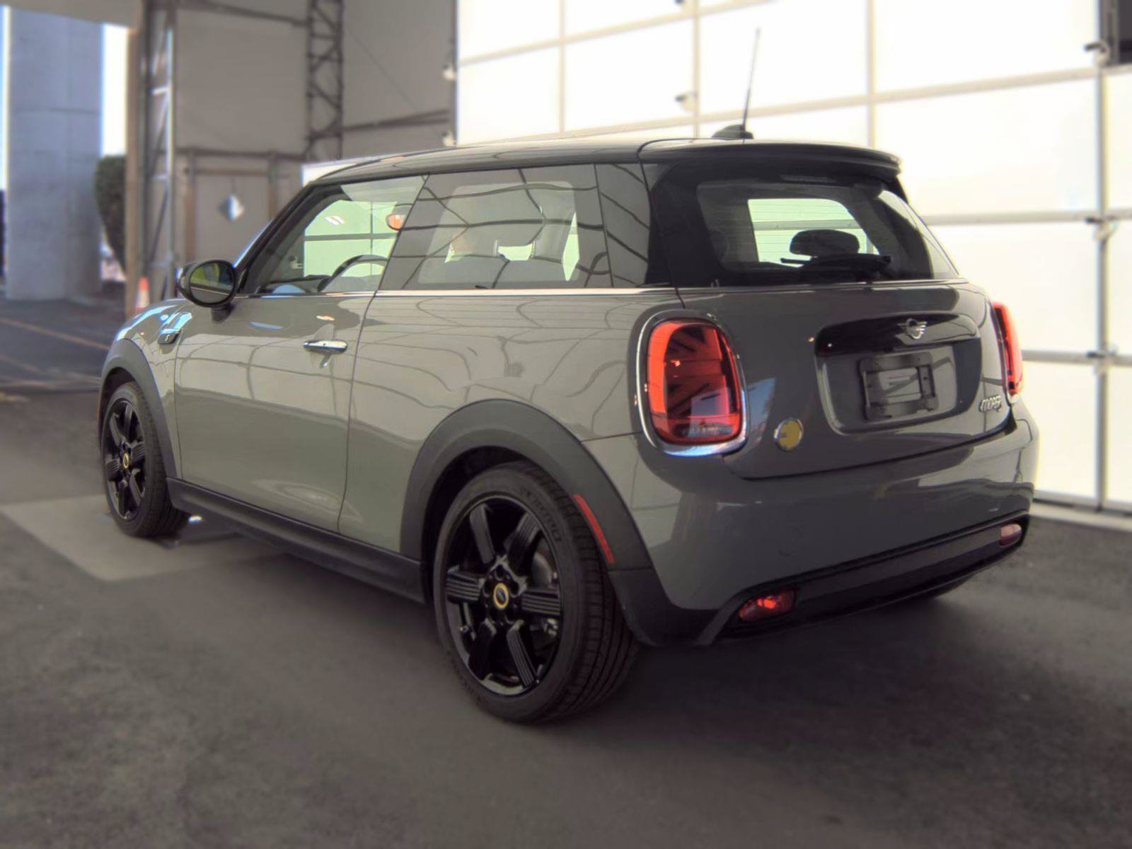 Used 2022 MINI Cooper SE FWD image 4