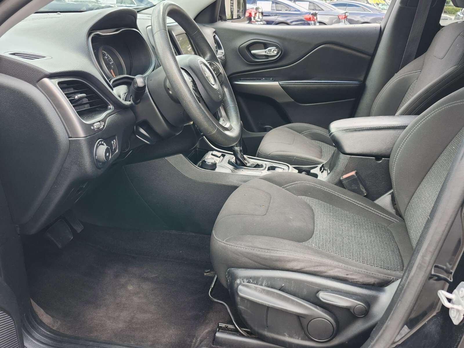 Used 2019 Jeep Cherokee Latitude w/ Popular Appearance Group image 3