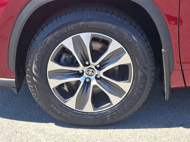 Used 2023 Toyota Highlander XLE image 8