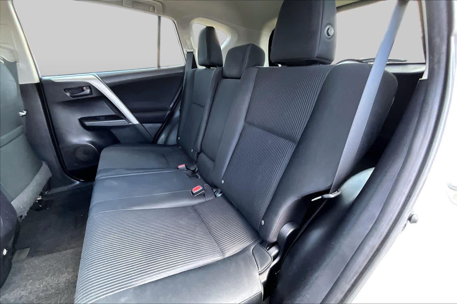 Used 2017 Toyota RAV4 LE FWD image 20