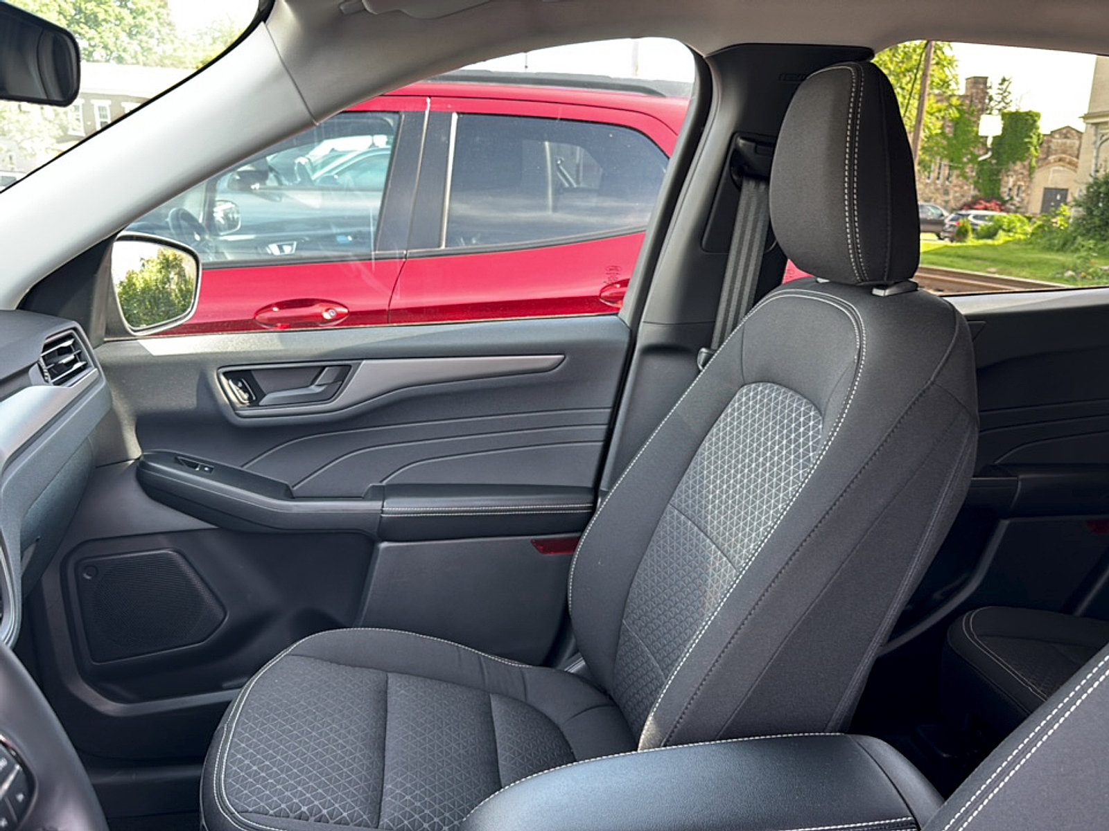 Used 2024 Ford Escape Active w/ Tech Pack #1 AWD/4WD image 9