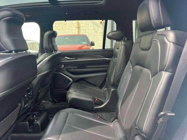 Used 2021 Jeep Grand Cherokee L Overland w/ Luxury Tech Group IV AWD/4WD image 19