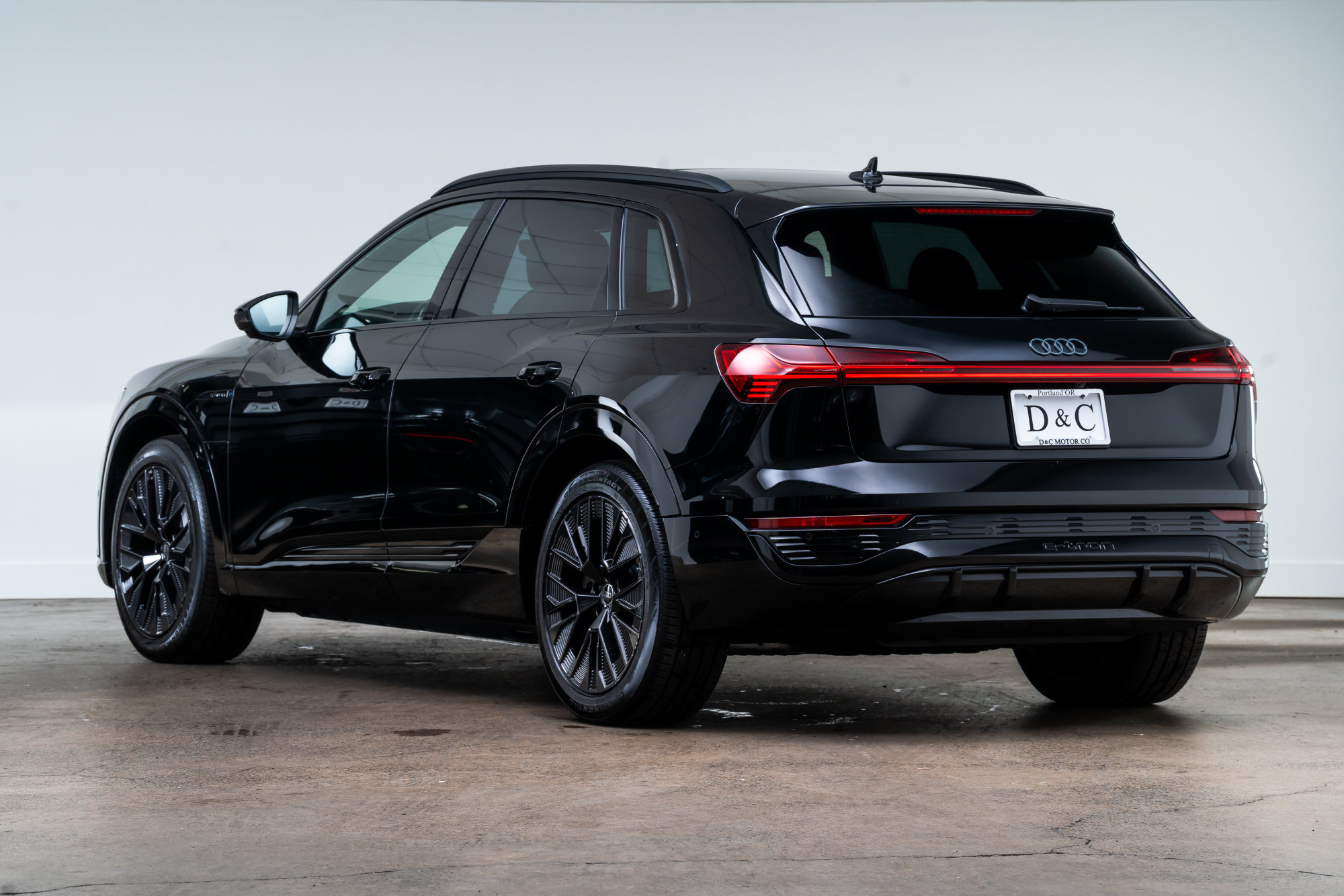 Used 2024 Audi Q8 e-tron Prestige w/ Prestige Package AWD/4WD image 5