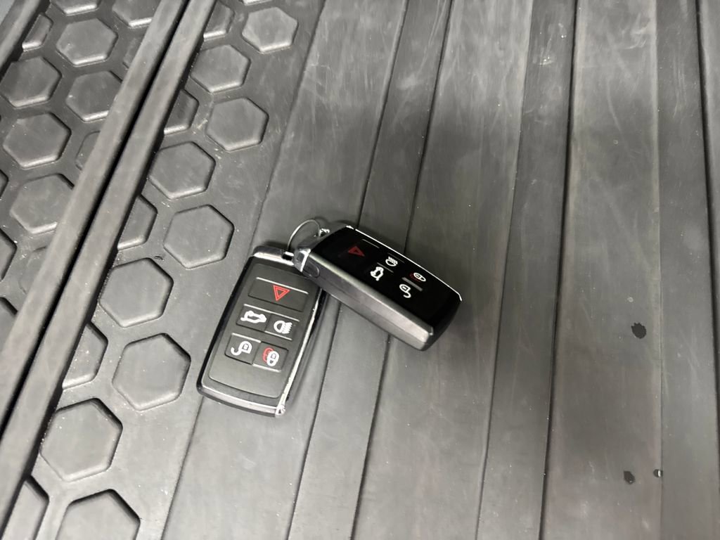 Used 2023 Land Rover Defender 110 SE AWD/4WD image 84