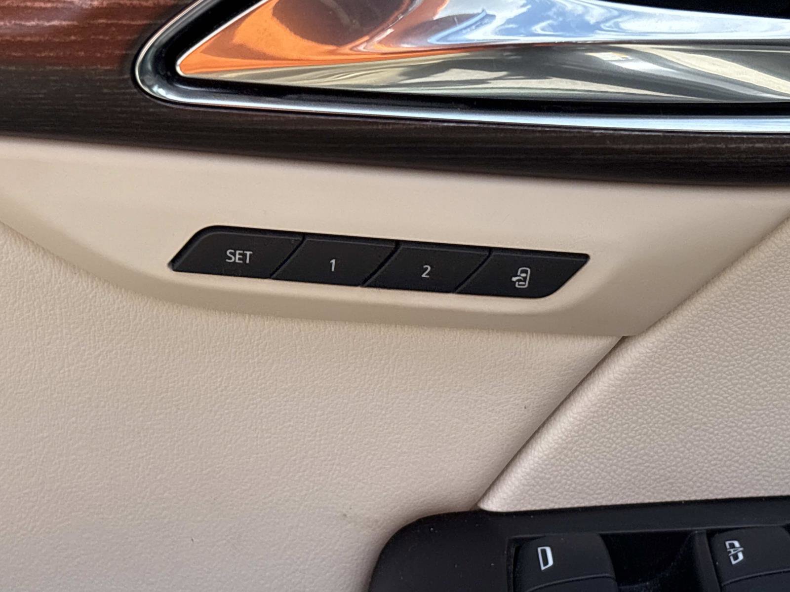 Certified 2021 Buick Envision Avenir w/ Technology Package II FWD image 13