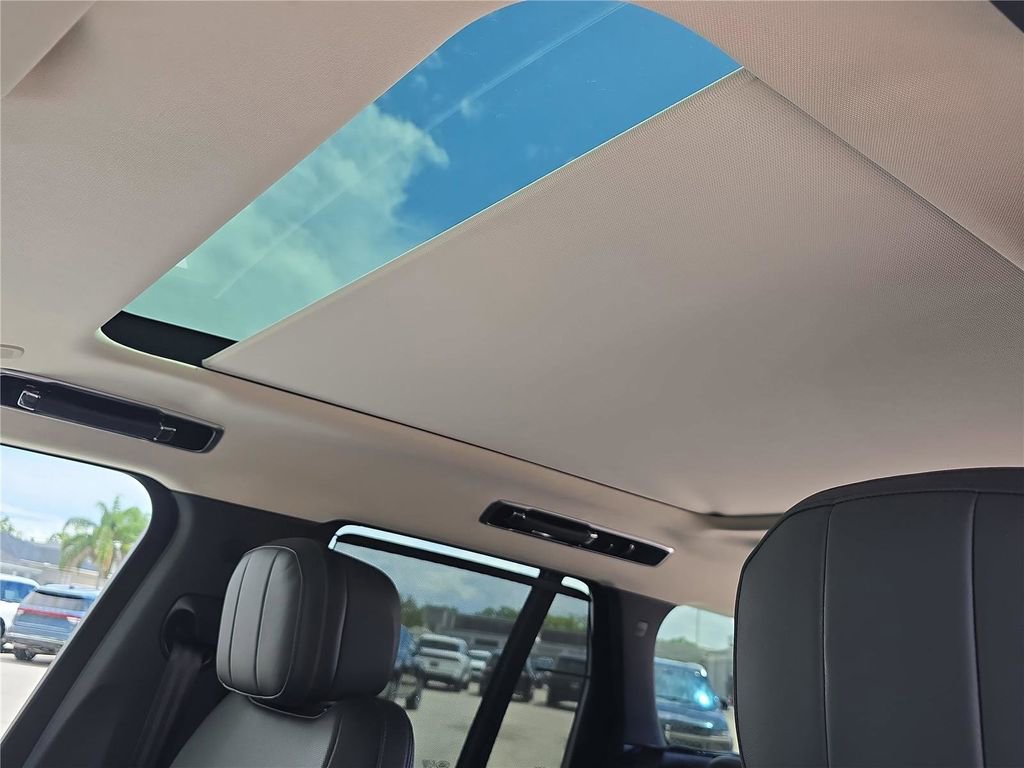 Used 2023 Land Rover Range Rover SE image 26