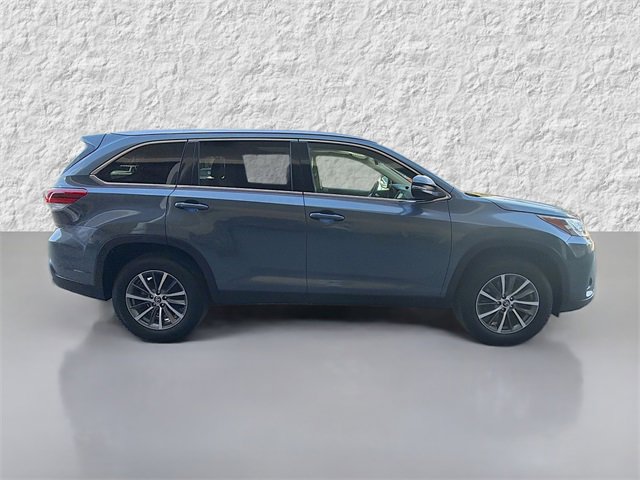 Used 2019 Toyota Highlander XLE image 2