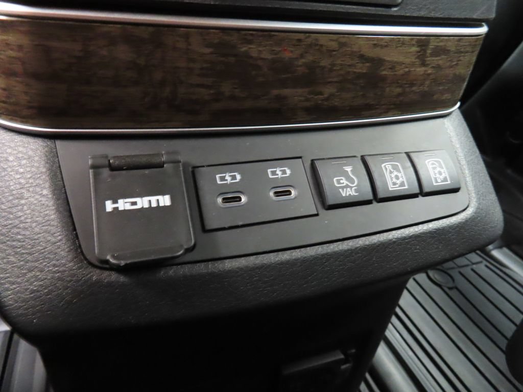 Used 2025 Toyota Sienna Platinum AWD/4WD image 18