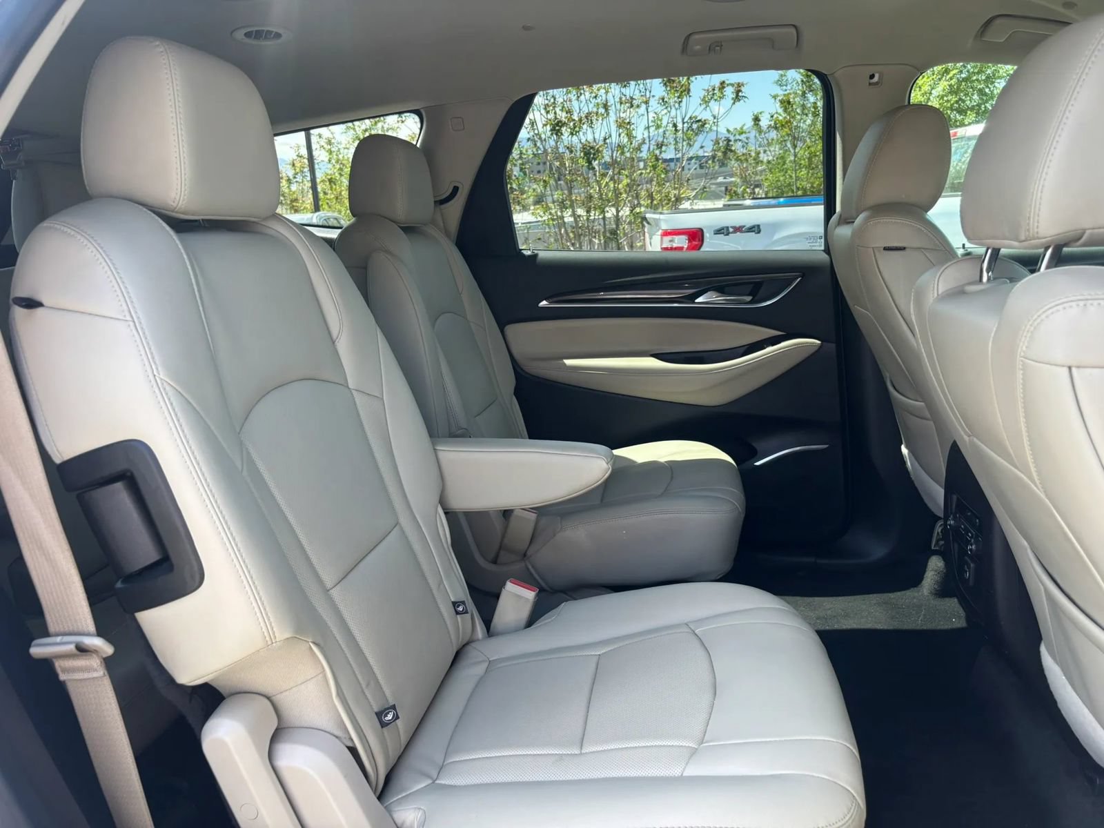 Used 2019 Buick Enclave Essence AWD/4WD image 21
