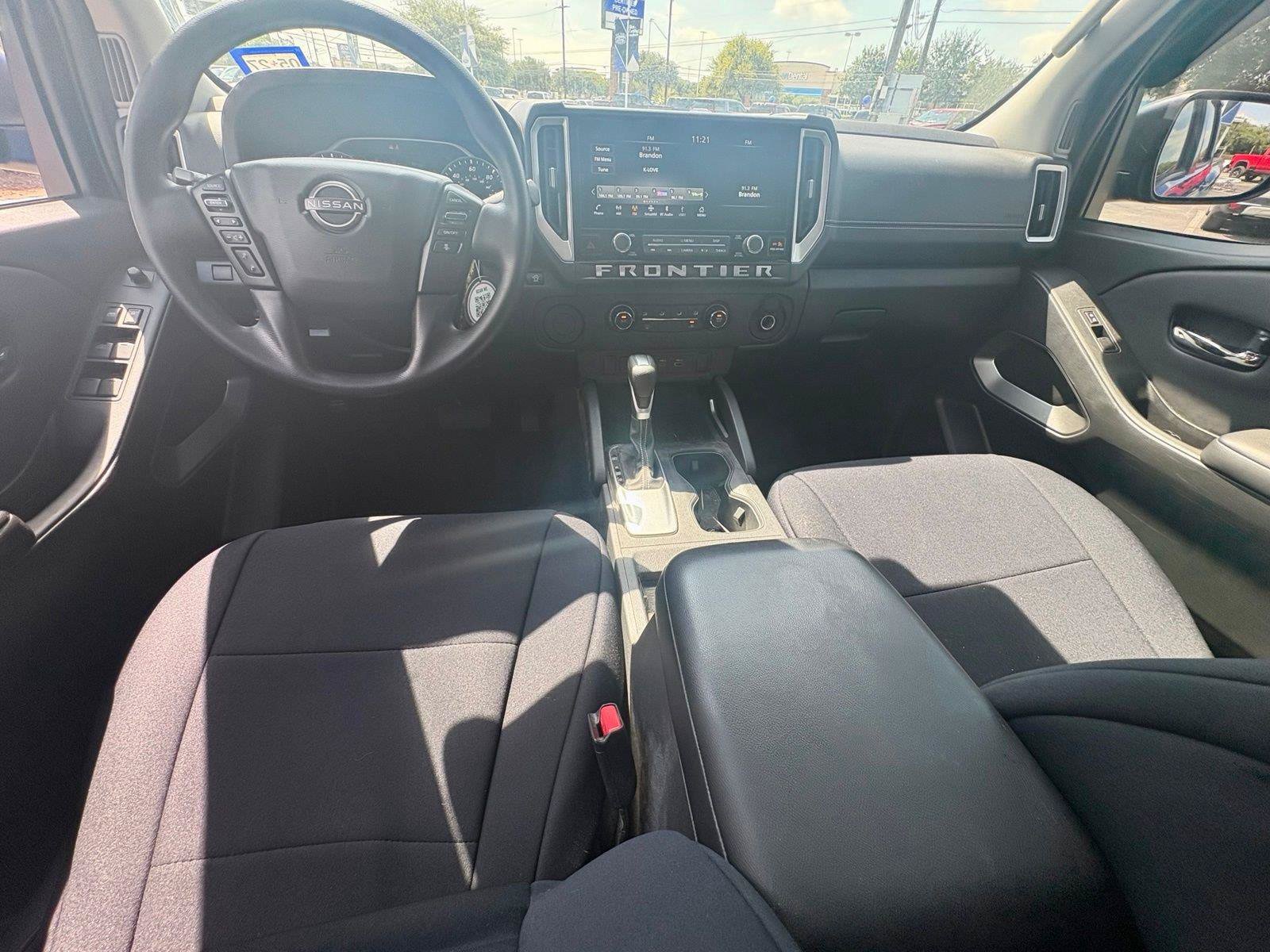 Used 2025 Nissan Frontier SV RWD image 11