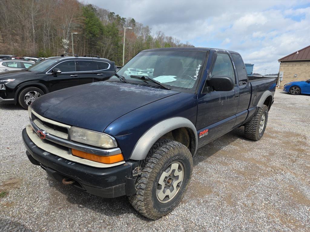 Used 2000 Chevrolet S10 Pickup LS w/ Preferred Equipment Group image 1