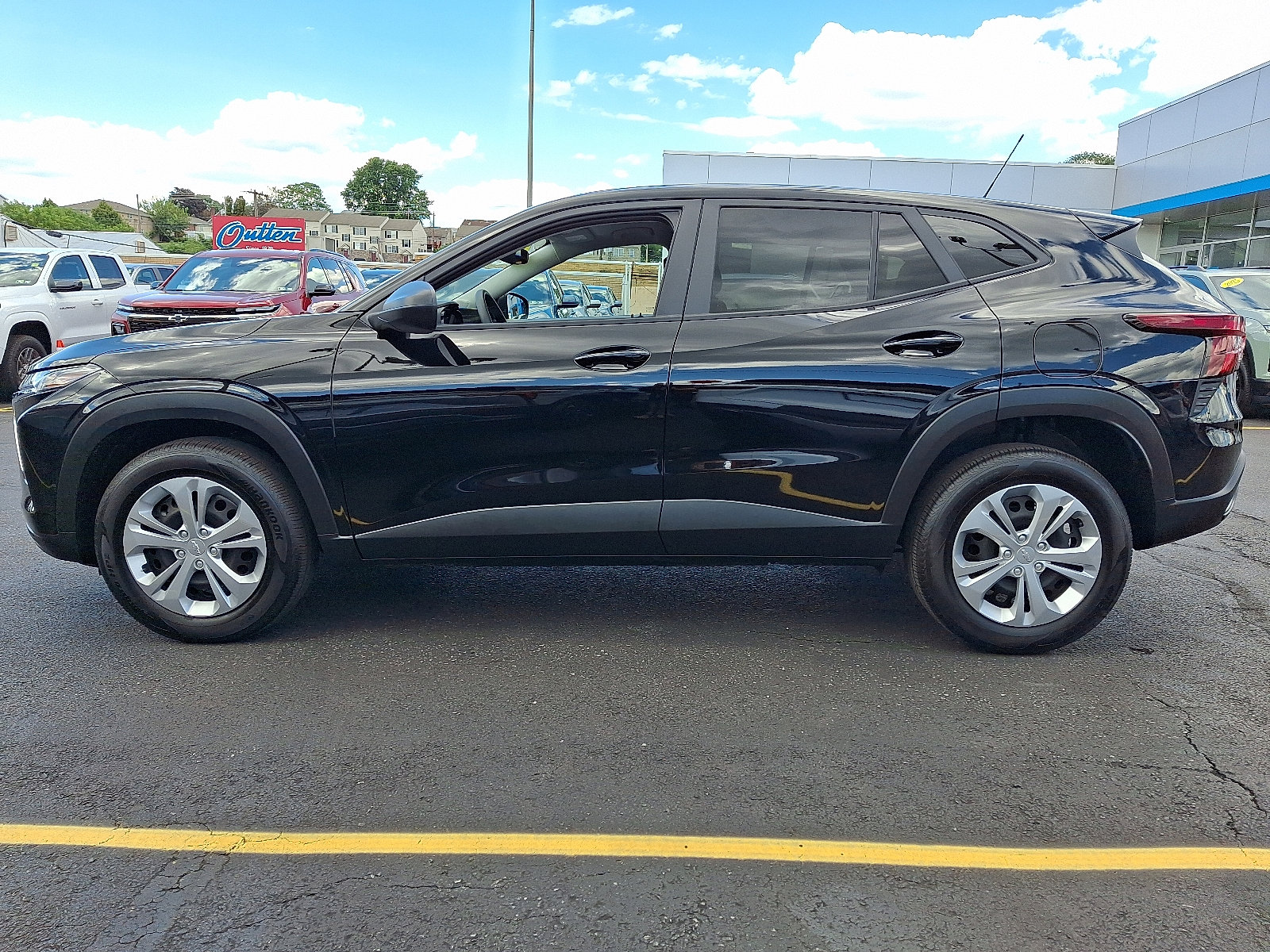 Used 2025 Chevrolet Trax LS image 2