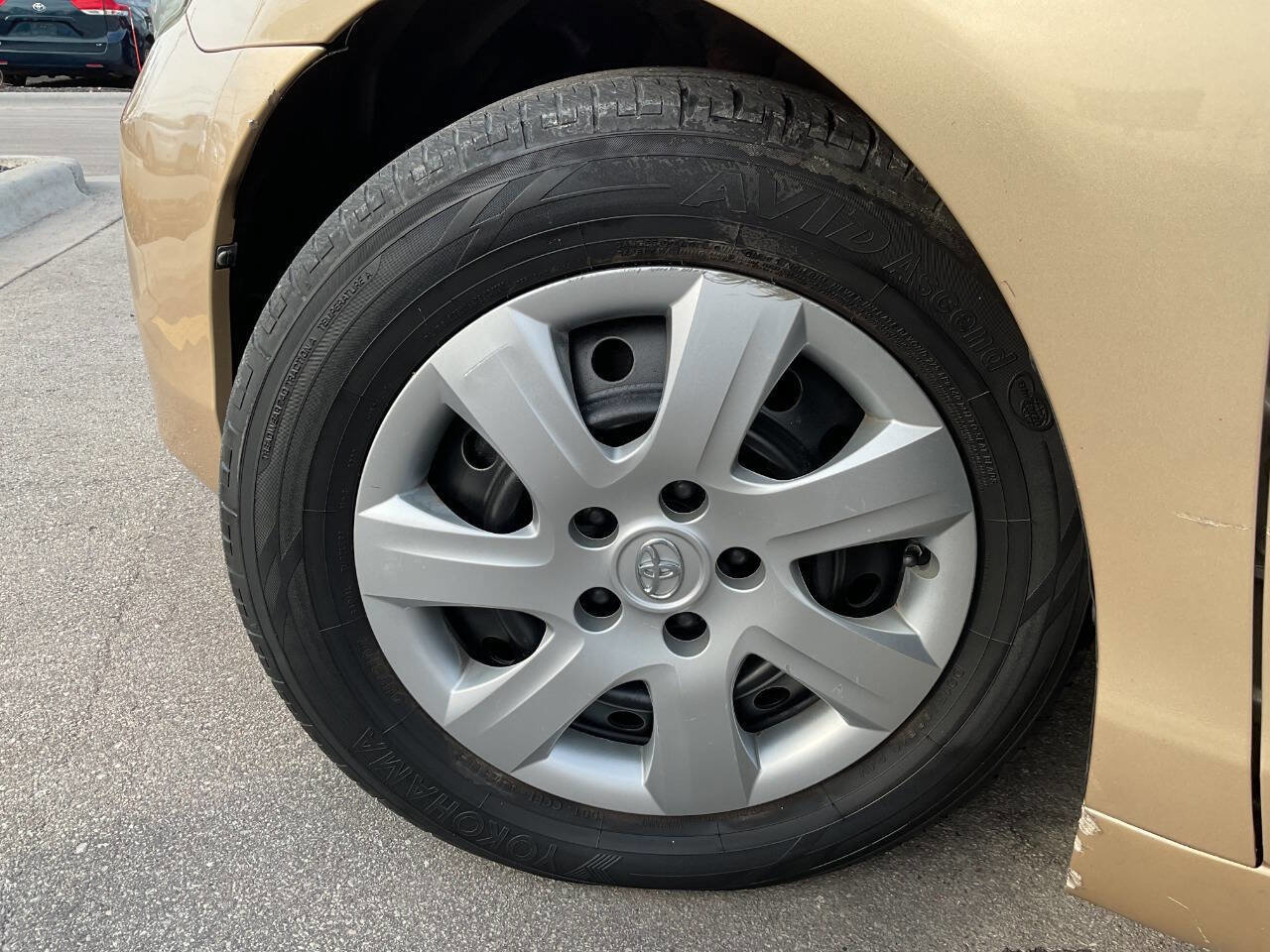 Used 2010 Toyota Camry LE image 37