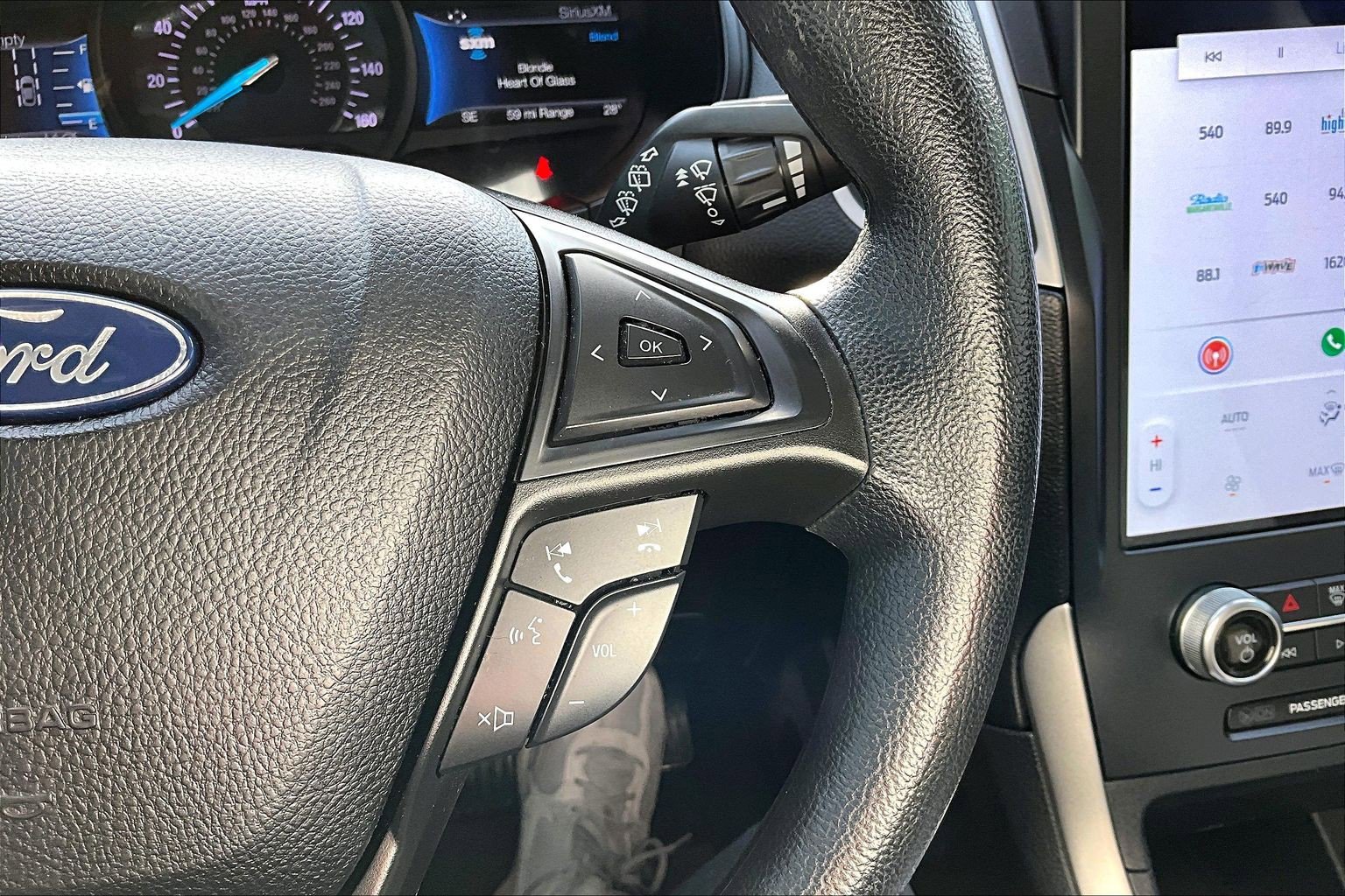 Used 2022 Ford Edge SE w/ Black Appearance Package image 23