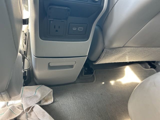 Used 2023 GMC Acadia SLT image 45