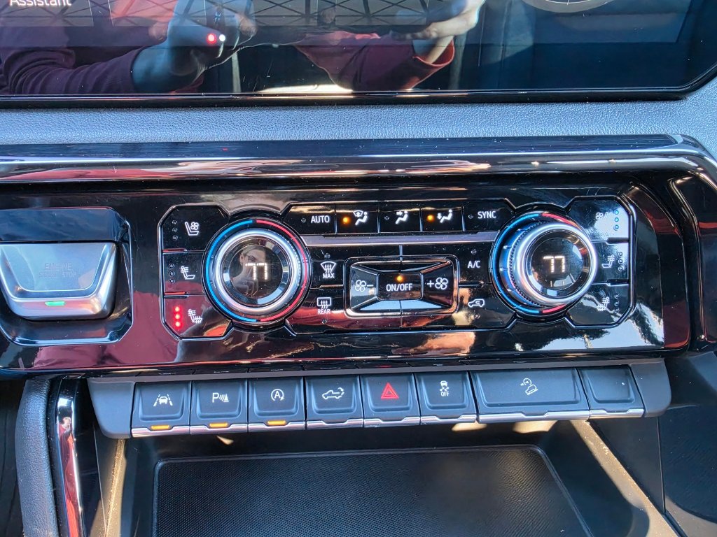 Used 2024 GMC Sierra 1500 AT4 w/ Technology Package image 27