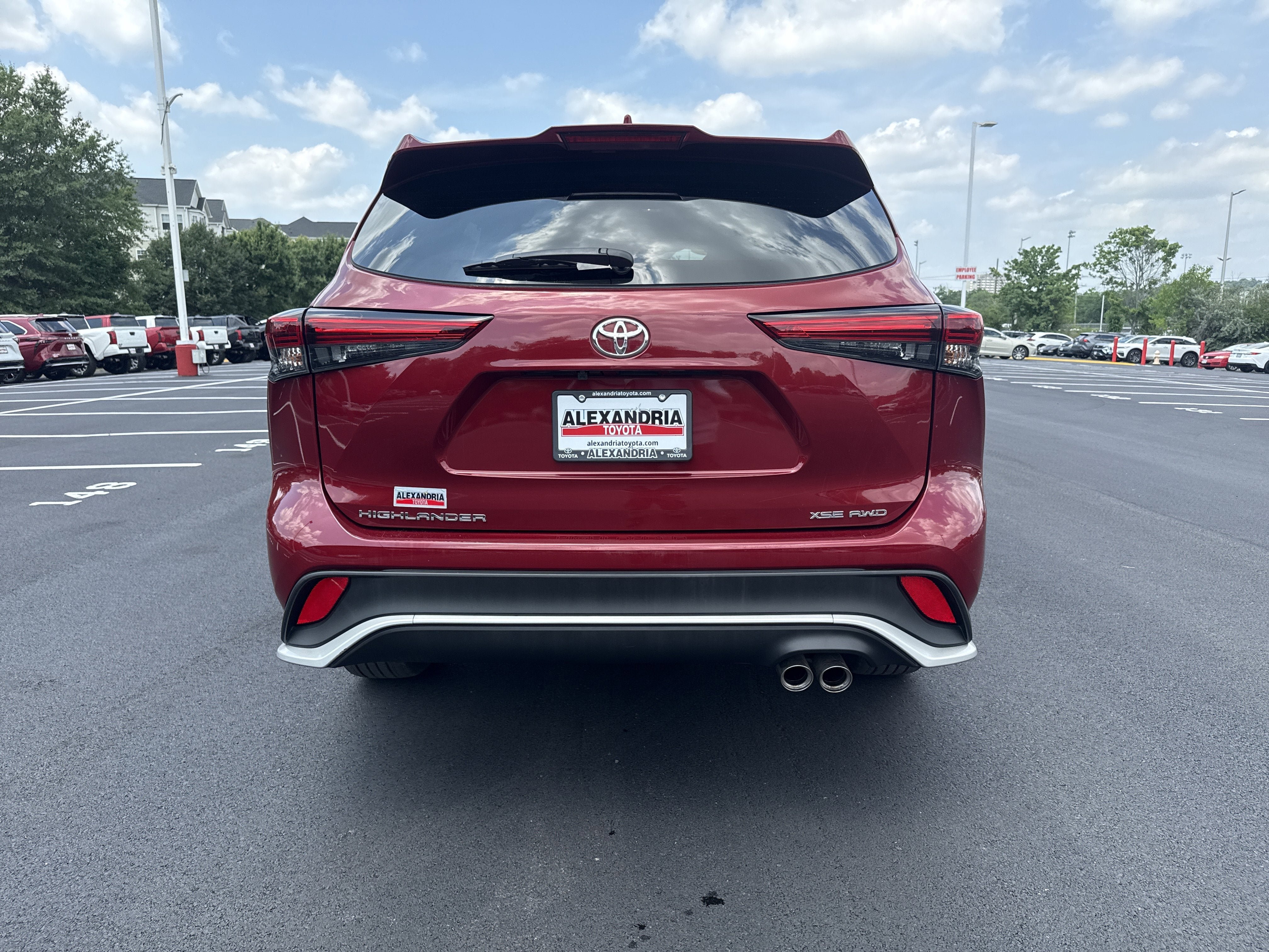 Used 2023 Toyota Highlander XSE AWD/4WD image 4