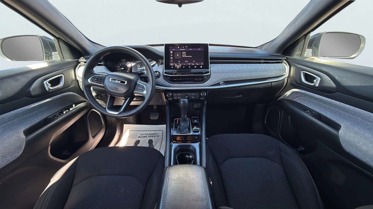 Used 2023 Jeep Compass Sport image 6