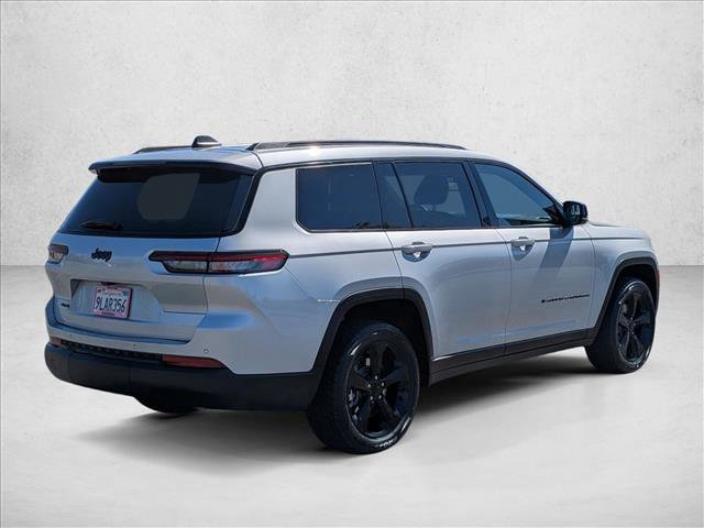 Used 2023 Jeep Grand Cherokee L Laredo AWD/4WD image 5